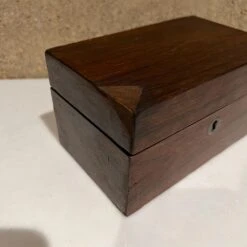 1940s Small Rosewood Keepsake Box Divided Interior Storage 21 1940s Small Rosewood Keepsake Box Divided Interior Storage -CHAIRISH Shop 1940s small rosewood keepsake box divided interior storage 7790
