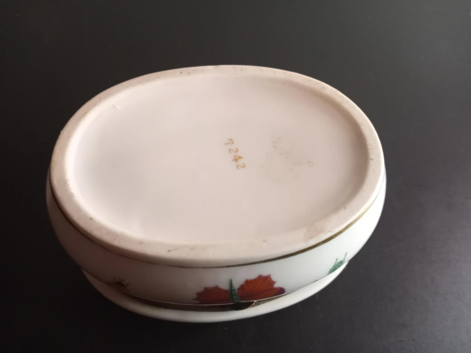 1950s Porcelain Butterfly Hinged Oval Trinket Holder 4 1950s Porcelain Butterfly Hinged Oval Trinket Holder - Image 2