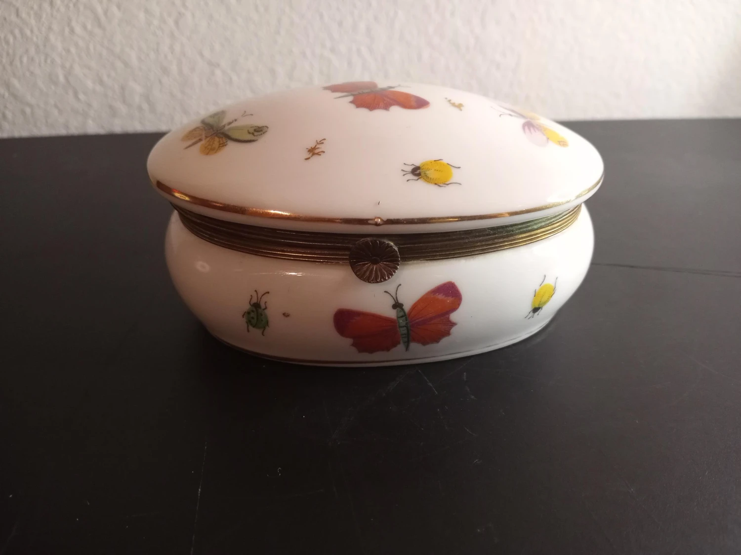 1950s Porcelain Butterfly Hinged Oval Trinket Holder 8 1950s Porcelain Butterfly Hinged Oval Trinket Holder - Image 6