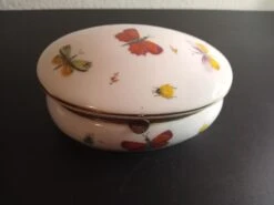1950s Porcelain Butterfly Hinged Oval Trinket Holder 10 1950s Porcelain Butterfly Hinged Oval Trinket Holder -CHAIRISH Shop 1950s porcelain butterfly hinged oval trinket holder 9681