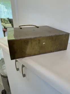 1960s Gio Ponti Style Brass Magazine Rack Or Waste Paper Basket 13 1960s Gio Ponti Style Brass Magazine Rack Or Waste Paper Basket -CHAIRISH Shop 1960s gio ponti style brass magazine rack or waste paper basket 4879