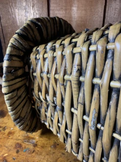 1960s Large Rattan Basket -CHAIRISH Shop 1960s large rattan basket 5636