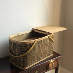 1960s Mid-Century Modern Raffia Picnic Basket -CHAIRISH Shop 1960s mid century modern raffia picnic basket 4998