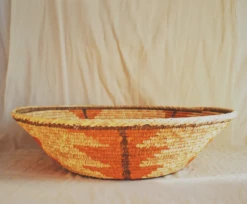 1960s Orange Large Coiled Seagrass And Rattan Basket -CHAIRISH Shop 1960s orange large coiled seagrass and rattan basket 8926