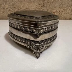 1970s Decorative Keepsake Silver Heart Trinket Box -CHAIRISH Shop 1970s decorative keepsake silver heart trinket box 1093