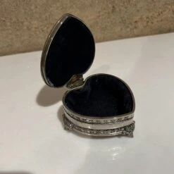 1970s Decorative Keepsake Silver Heart Trinket Box -CHAIRISH Shop 1970s decorative keepsake silver heart trinket box 6036