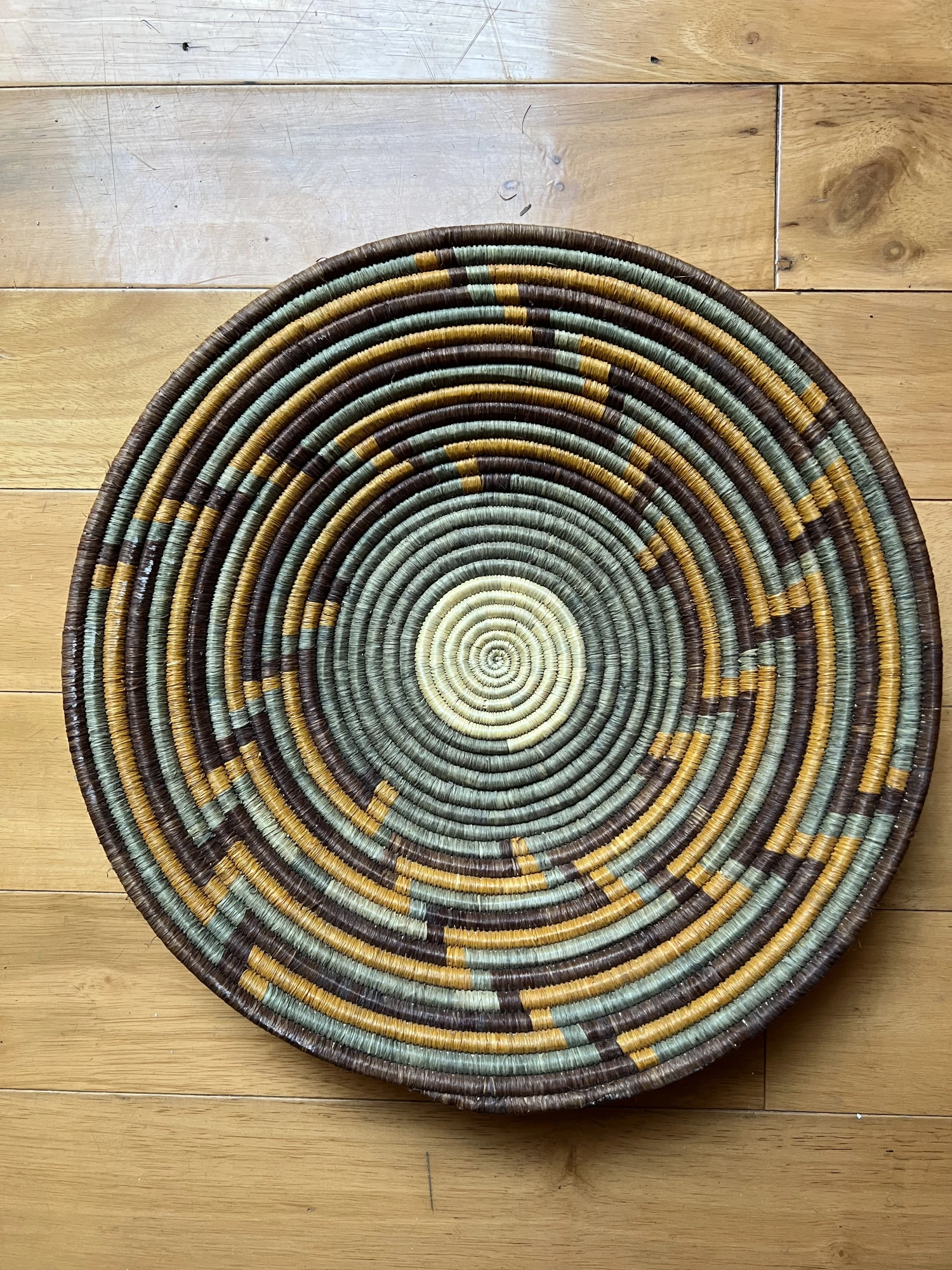 1980s African Hand-Made Geometric Pattern Woven Basket 5 1980s African Hand-Made Geometric Pattern Woven Basket - Image 3