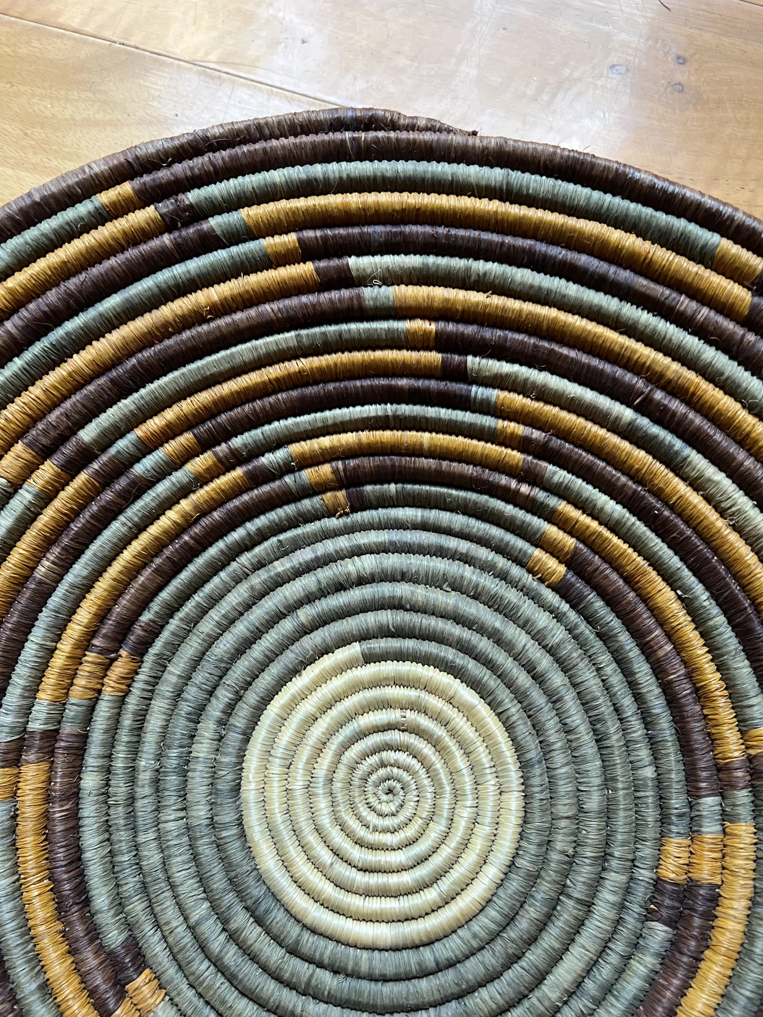 1980s African Hand-Made Geometric Pattern Woven Basket 4 1980s African Hand-Made Geometric Pattern Woven Basket - Image 2