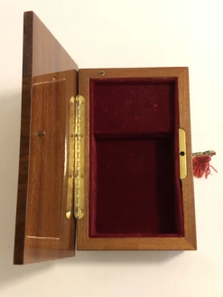 1980s Arabesque Italian Hand Crafted Inlaid Wood Jewelry Box 16 1980s Arabesque Italian Hand Crafted Inlaid Wood Jewelry Box -CHAIRISH Shop 1980s arabesque italian hand crafted inlaid wood jewelry box 3839