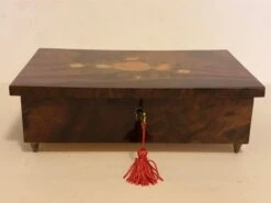 1980s Arabesque Italian Hand Crafted Inlaid Wood Jewelry Box 17 1980s Arabesque Italian Hand Crafted Inlaid Wood Jewelry Box -CHAIRISH Shop 1980s arabesque italian hand crafted inlaid wood jewelry box 5287