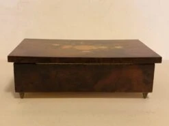 1980s Arabesque Italian Hand Crafted Inlaid Wood Jewelry Box 13 1980s Arabesque Italian Hand Crafted Inlaid Wood Jewelry Box -CHAIRISH Shop 1980s arabesque italian hand crafted inlaid wood jewelry box 7442