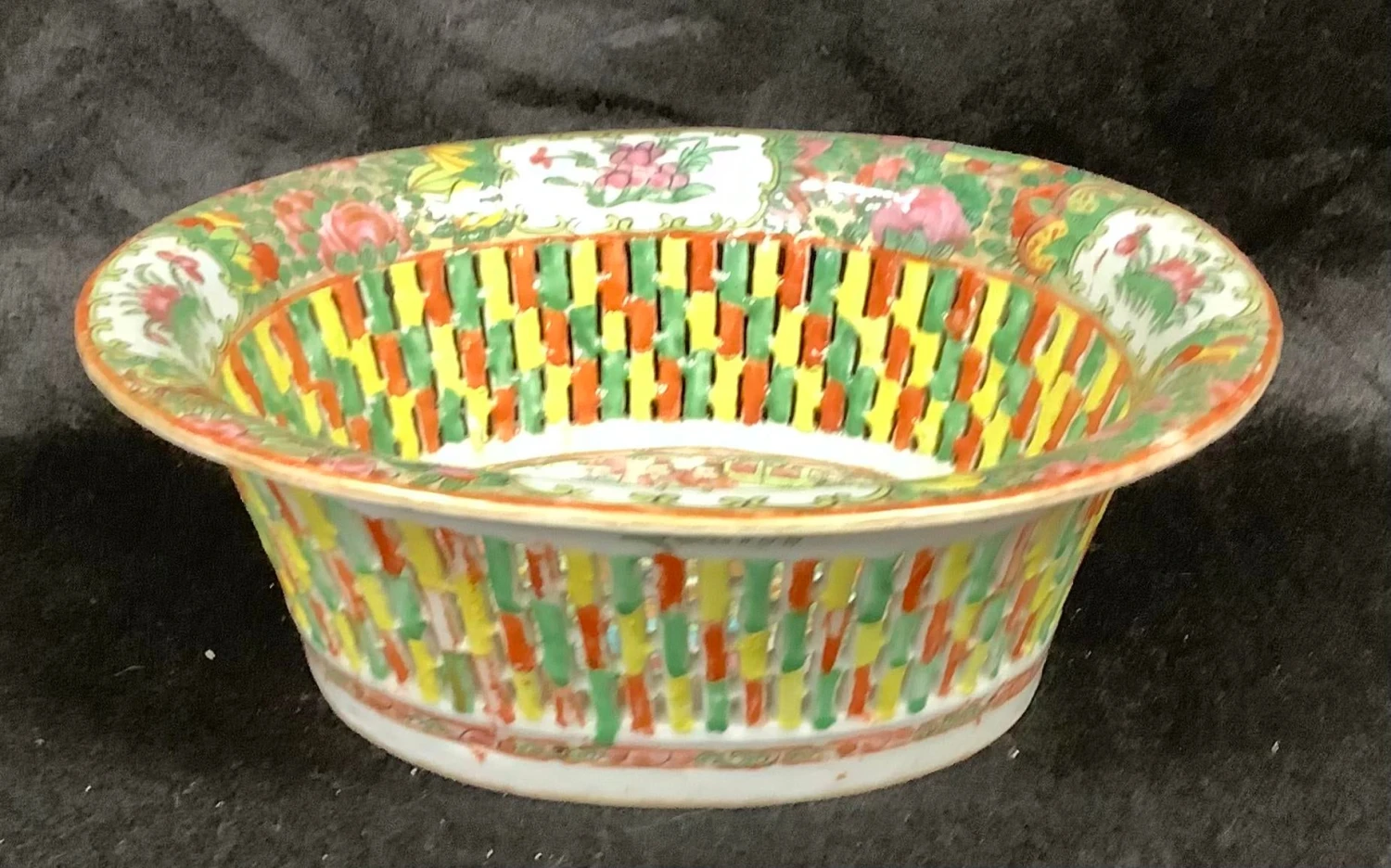 19th Century Chinese Rose Medallion Reticulated Porcelain Basket 10 19th Century Chinese Rose Medallion Reticulated Porcelain Basket - Image 8