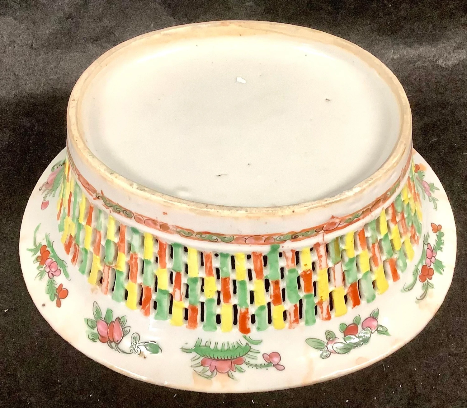 19th Century Chinese Rose Medallion Reticulated Porcelain Basket 8 19th Century Chinese Rose Medallion Reticulated Porcelain Basket - Image 6