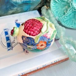 20th Century Chinoiserie Porcelain Tobacco Leaf Pomegranate Lidded Box -CHAIRISH Shop 20th century chinoiserie porcelain tobacco leaf pomegranate lidded box 0416