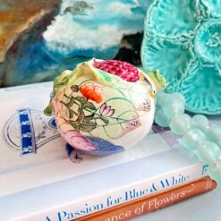 20th Century Chinoiserie Porcelain Tobacco Leaf Pomegranate Lidded Box -CHAIRISH Shop 20th century chinoiserie porcelain tobacco leaf pomegranate lidded box 0733