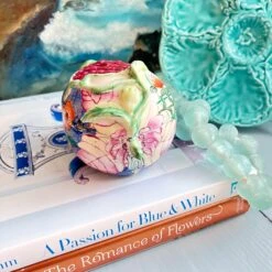 20th Century Chinoiserie Porcelain Tobacco Leaf Pomegranate Lidded Box -CHAIRISH Shop 20th century chinoiserie porcelain tobacco leaf pomegranate lidded box 1084