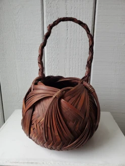 C. 1940s Vinage Handwoven Rattan Basket 13 C. 1940s Vinage Handwoven Rattan Basket -CHAIRISH Shop c 1940s vinage handwoven rattan basket 0402