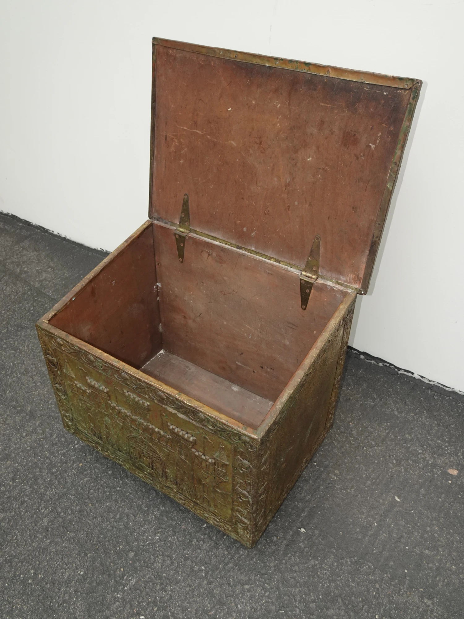 Embossed Repousse Chasing Fireside Firewood Box Or Storage Chest 12 Embossed Repousse Chasing Fireside Firewood Box Or Storage Chest - Image 10