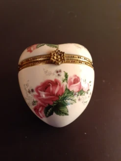 Handpainted Ceramic Heart Shaped Trinket Holder -CHAIRISH Shop handpainted ceramic heart shaped trinket holder 9012