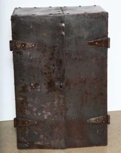 Industrial Two Door Riveted Steel Automotive Locking Tool Cabinet, Circa 1900 15 Industrial Two Door Riveted Steel Automotive Locking Tool Cabinet, Circa 1900 -CHAIRISH Shop industrial two door riveted steel automotive locking tool cabinet circa 1900 9117