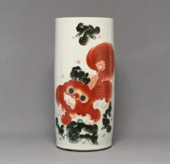 Late 19th Century Chinese Qing Foo Dog Porcelain Umbrella Holder In Iron Red -CHAIRISH Shop late 19th century chinese qing foo dog porcelain umbrella holder in iron red 0487