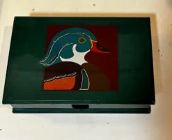 Late 20th Century Vintage "Wood Duck" Green Lacquer Box With Wood Inlay -CHAIRISH Shop late 20th century vintage wood duck green lacquer box with wood inlay 0123