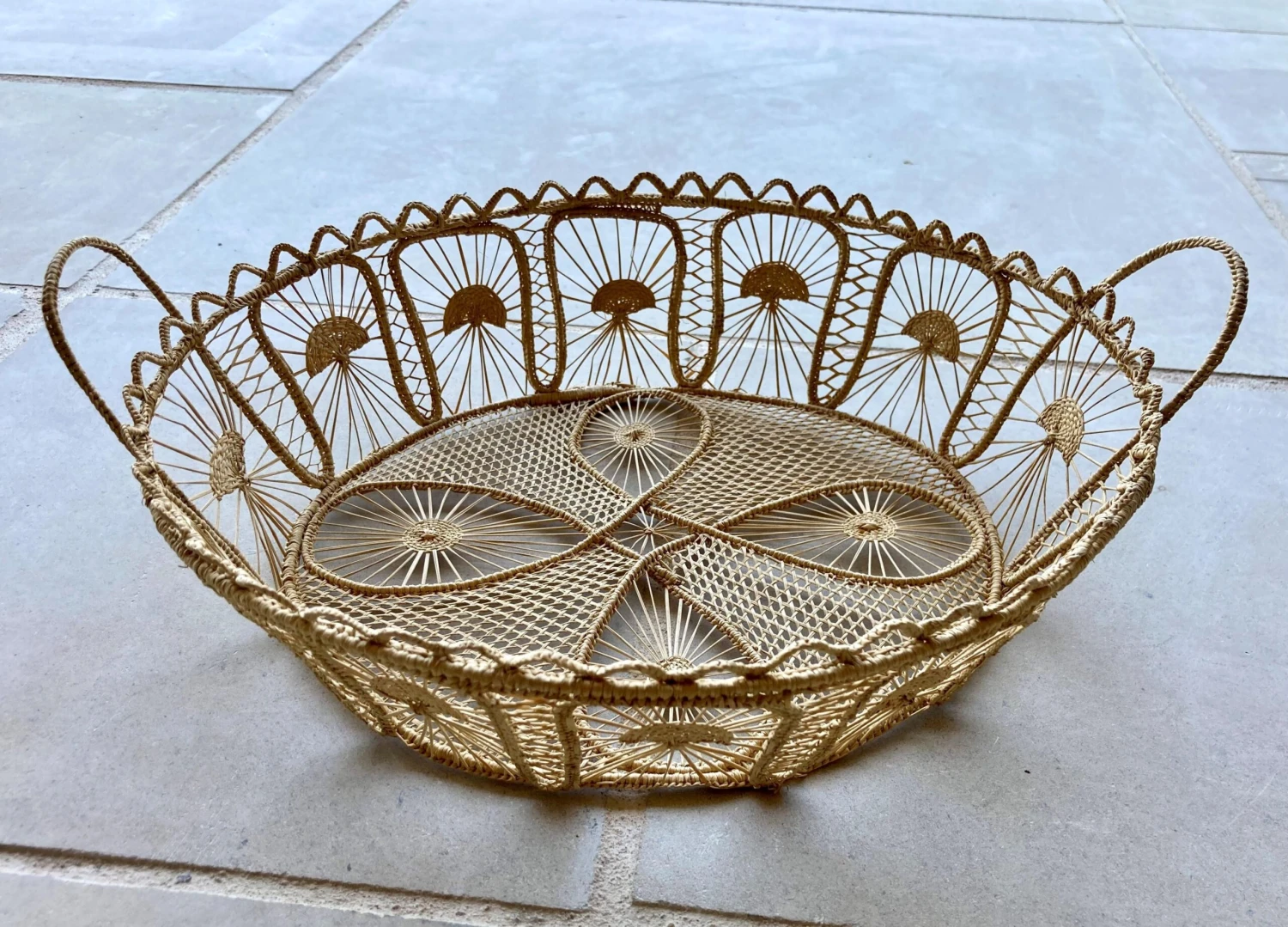 Late Mid-Century Handwoven Raffia “Teneriffe Lace” Basket 8 Late Mid-Century Handwoven Raffia “Teneriffe Lace” Basket - Image 6