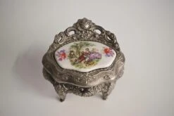Metal Jewelry Box, 1950s -CHAIRISH Shop metal jewelry box 1950s 2427