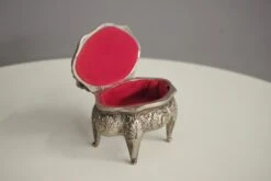 Metal Jewelry Box, 1950s -CHAIRISH Shop metal jewelry box 1950s 9691