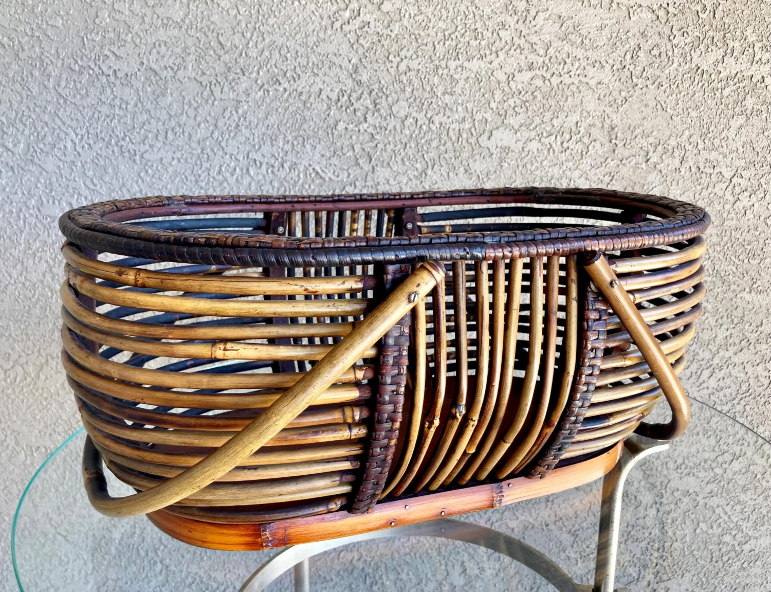 Mid 20th-Century Sizable Pencil Reed Bamboo Basket With Fold-Down Handles 5 Mid 20th-Century Sizable Pencil Reed Bamboo Basket With Fold-Down Handles - Image 3