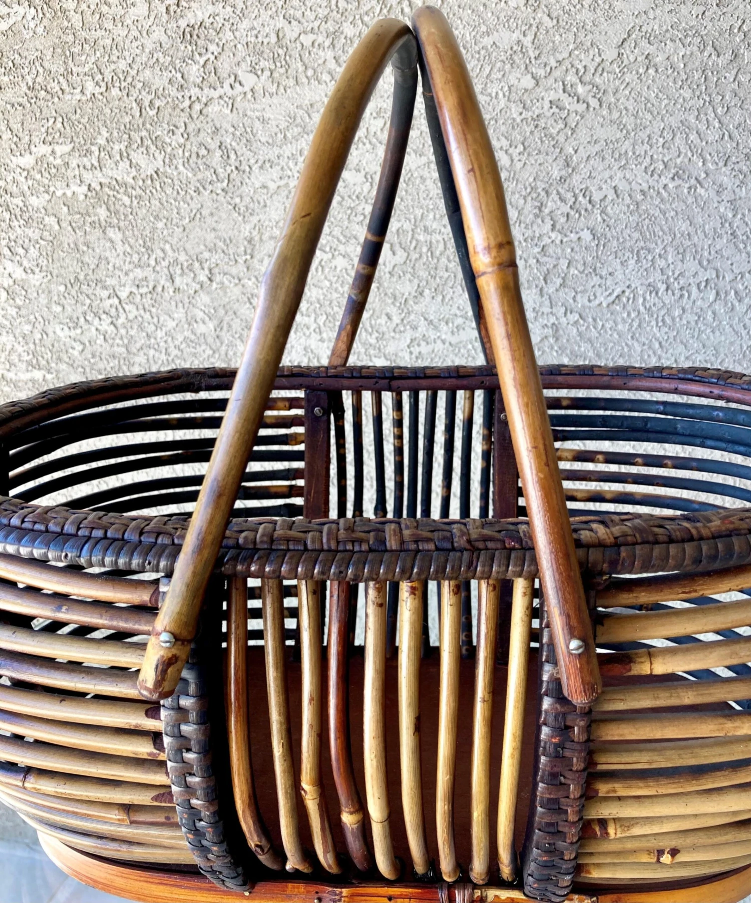 Mid 20th-Century Sizable Pencil Reed Bamboo Basket With Fold-Down Handles 9 Mid 20th-Century Sizable Pencil Reed Bamboo Basket With Fold-Down Handles - Image 7