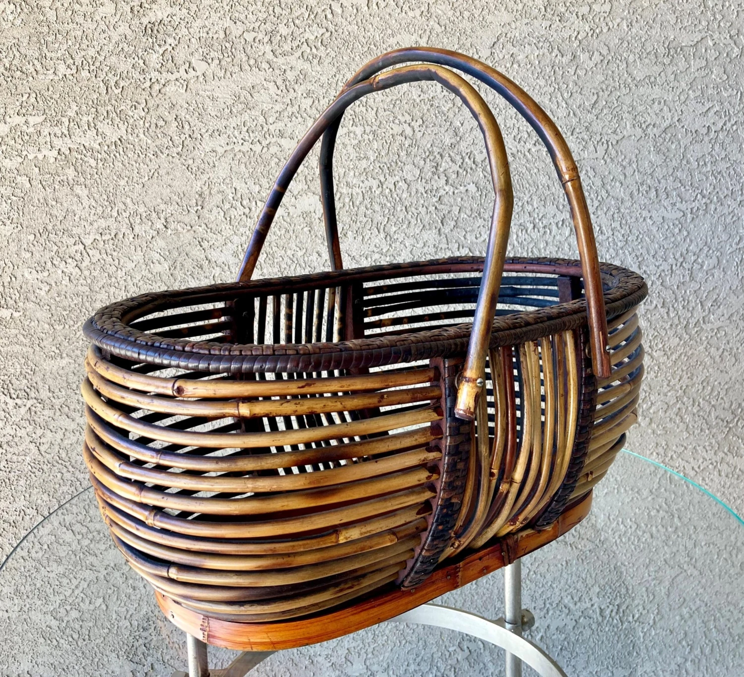 Mid 20th-Century Sizable Pencil Reed Bamboo Basket With Fold-Down Handles 6 Mid 20th-Century Sizable Pencil Reed Bamboo Basket With Fold-Down Handles - Image 4