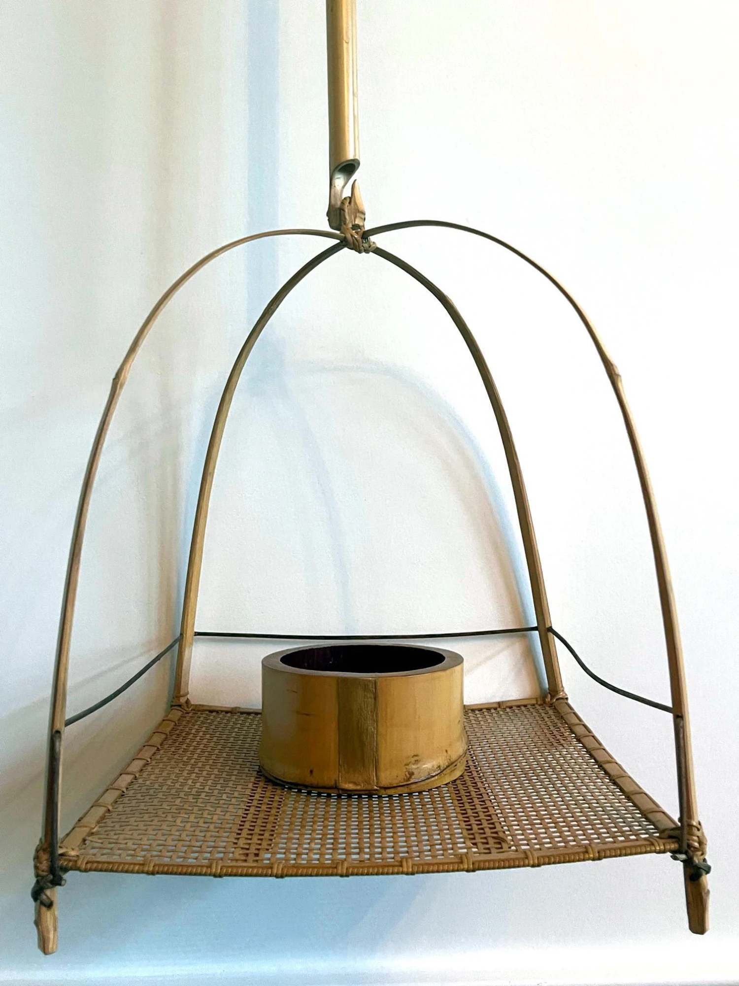 Mid 20th Century Suzuki Gengensai Japanese Woven Bamboo Hanging Ikebana Basket 4 Mid 20th Century Suzuki Gengensai Japanese Woven Bamboo Hanging Ikebana Basket - Image 2