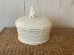 Mid 20th Century White Porcelain Box With Bird Handle 16 Mid 20th Century White Porcelain Box With Bird Handle -CHAIRISH Shop mid 20th century white porcelain box with bird handle 0277