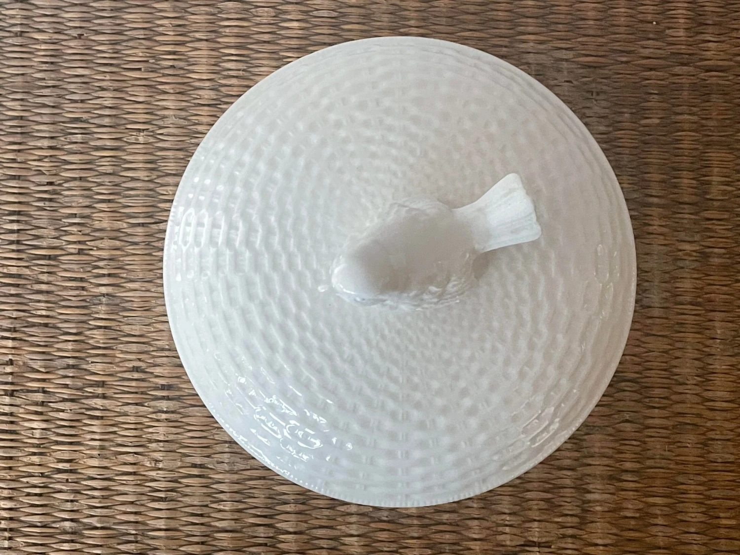 Mid 20th Century White Porcelain Box With Bird Handle 6 Mid 20th Century White Porcelain Box With Bird Handle - Image 4