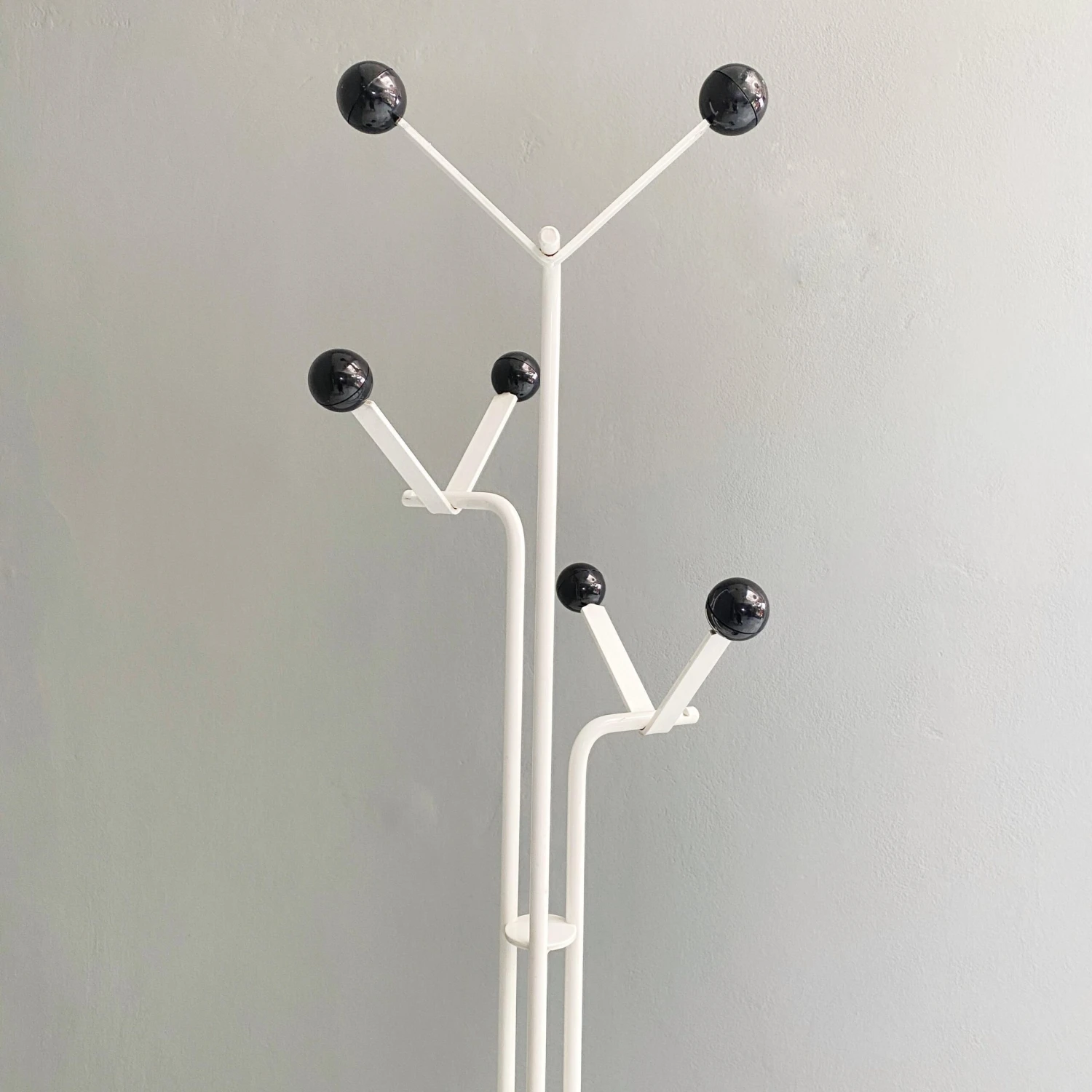 Mid-Century Modern Italian Black And White Metal Coat Rack, 1980s 8 Mid-Century Modern Italian Black And White Metal Coat Rack, 1980s - Image 6