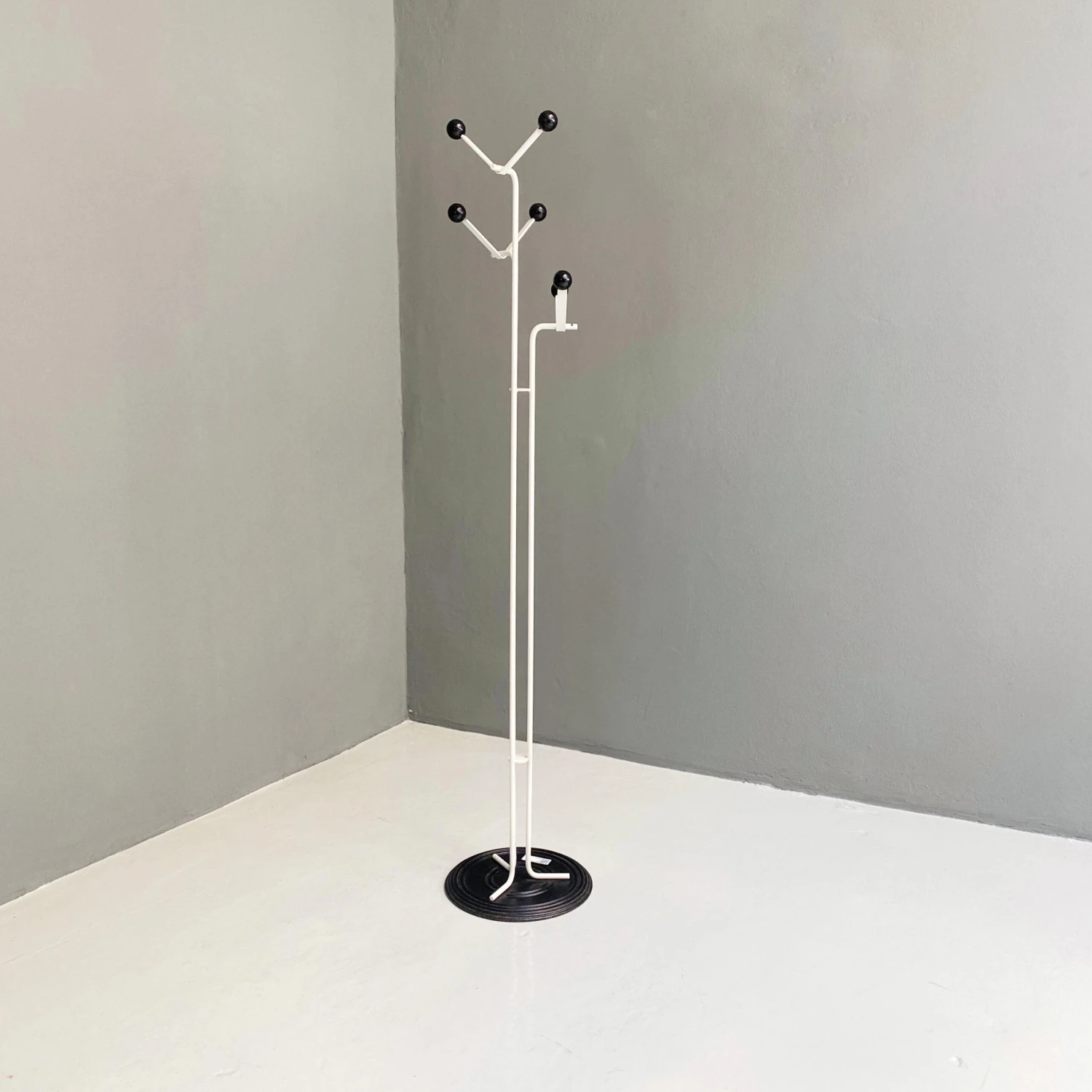 Mid-Century Modern Italian Black And White Metal Coat Rack, 1980s 5 Mid-Century Modern Italian Black And White Metal Coat Rack, 1980s - Image 3