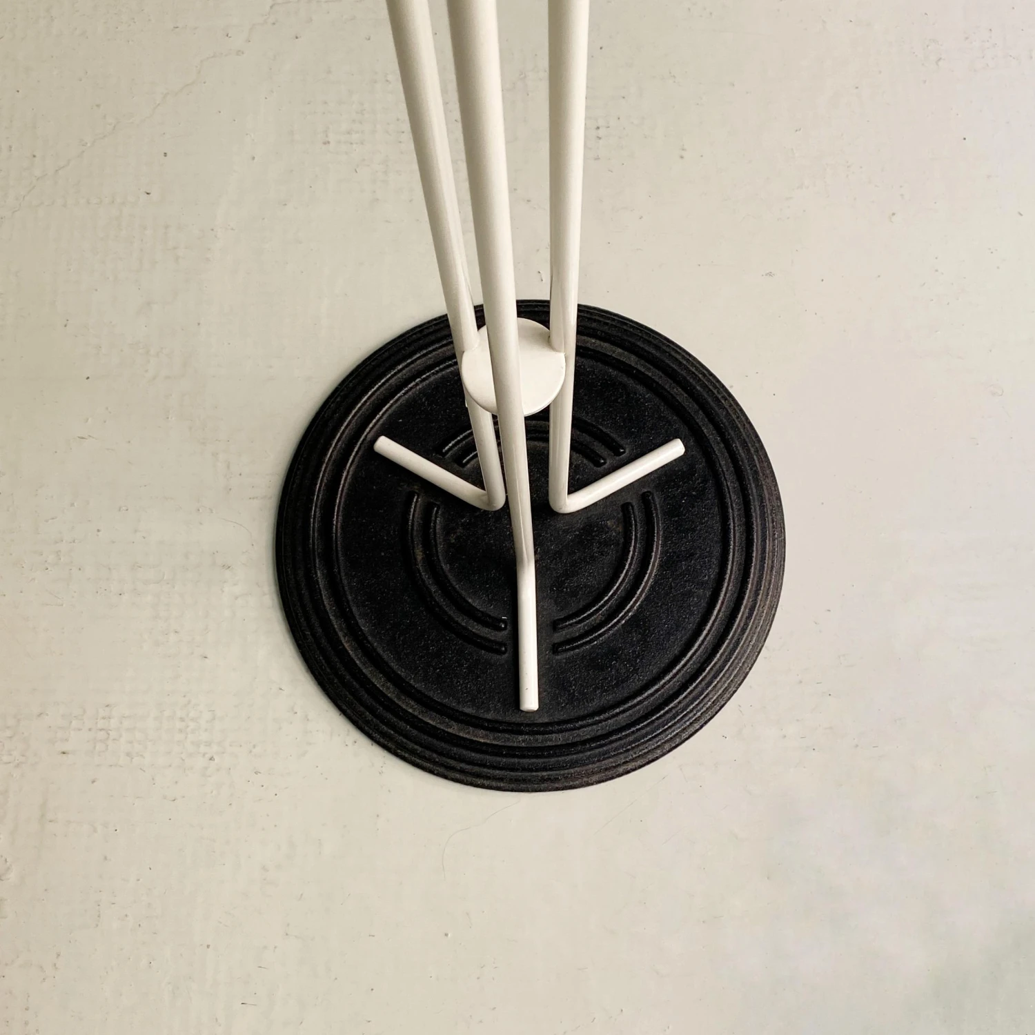 Mid-Century Modern Italian Black And White Metal Coat Rack, 1980s 6 Mid-Century Modern Italian Black And White Metal Coat Rack, 1980s - Image 4