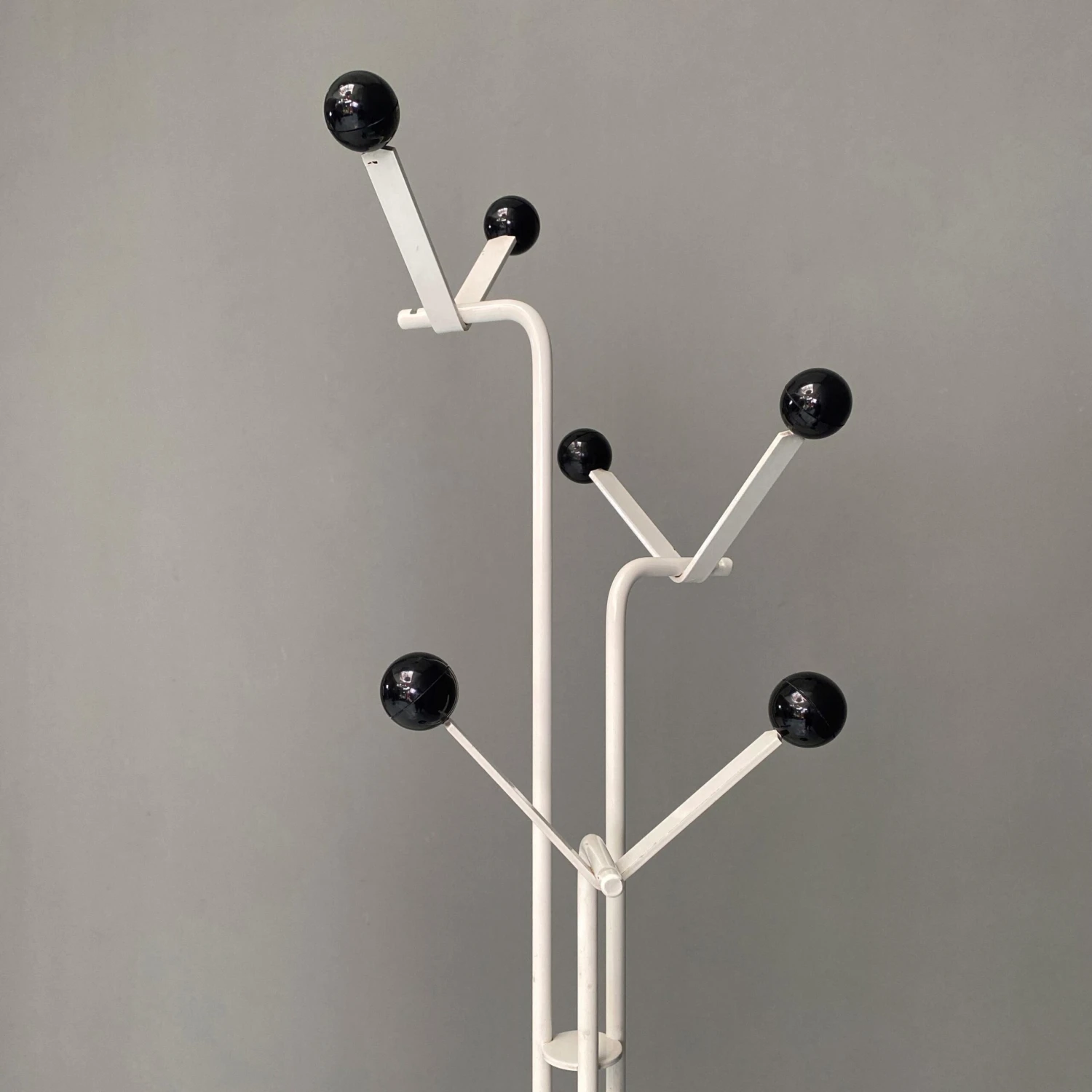 Mid-Century Modern Italian Black And White Metal Coat Rack, 1980s 7 Mid-Century Modern Italian Black And White Metal Coat Rack, 1980s - Image 5
