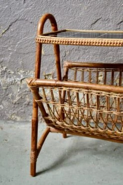Rattan Magazine Rack, 1960s -CHAIRISH Shop rattan magazine rack 1960s 0604