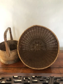 Rustic Chinese 19th Century Woven Rattan Large Round Grain Basket 17 Rustic Chinese 19th Century Woven Rattan Large Round Grain Basket -CHAIRISH Shop rustic chinese 19th century woven rattan large round grain basket 0610