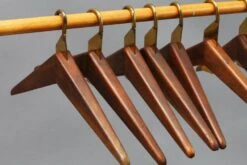Seven Cloth Hanger In Solid Wood And Brass By Hagenauer, 1950, Set Of 7 -CHAIRISH Shop seven cloth hanger in solid wood and brass by hagenauer 1950 set of 7 0921