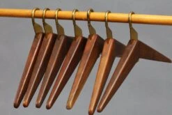 Seven Cloth Hanger In Solid Wood And Brass By Hagenauer, 1950, Set Of 7 -CHAIRISH Shop seven cloth hanger in solid wood and brass by hagenauer 1950 set of 7 1673