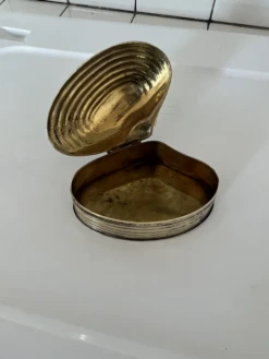 Vintage Brass Shell Trinket Box -CHAIRISH Shop vintage brass shell trinket box 4562