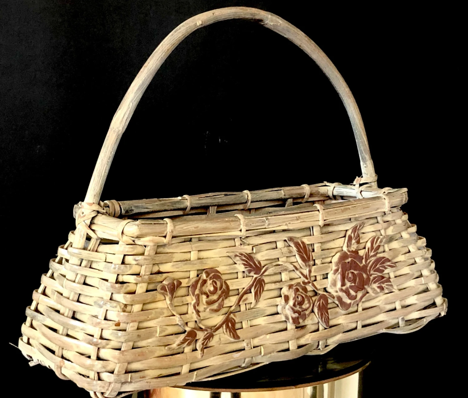 Vintage C1960s Large Whitewashed Graduated Oblong Gathering Basket With Handle And Floral Appliques 8 Vintage C1960s Large Whitewashed Graduated Oblong Gathering Basket With Handle And Floral Appliques - Image 6