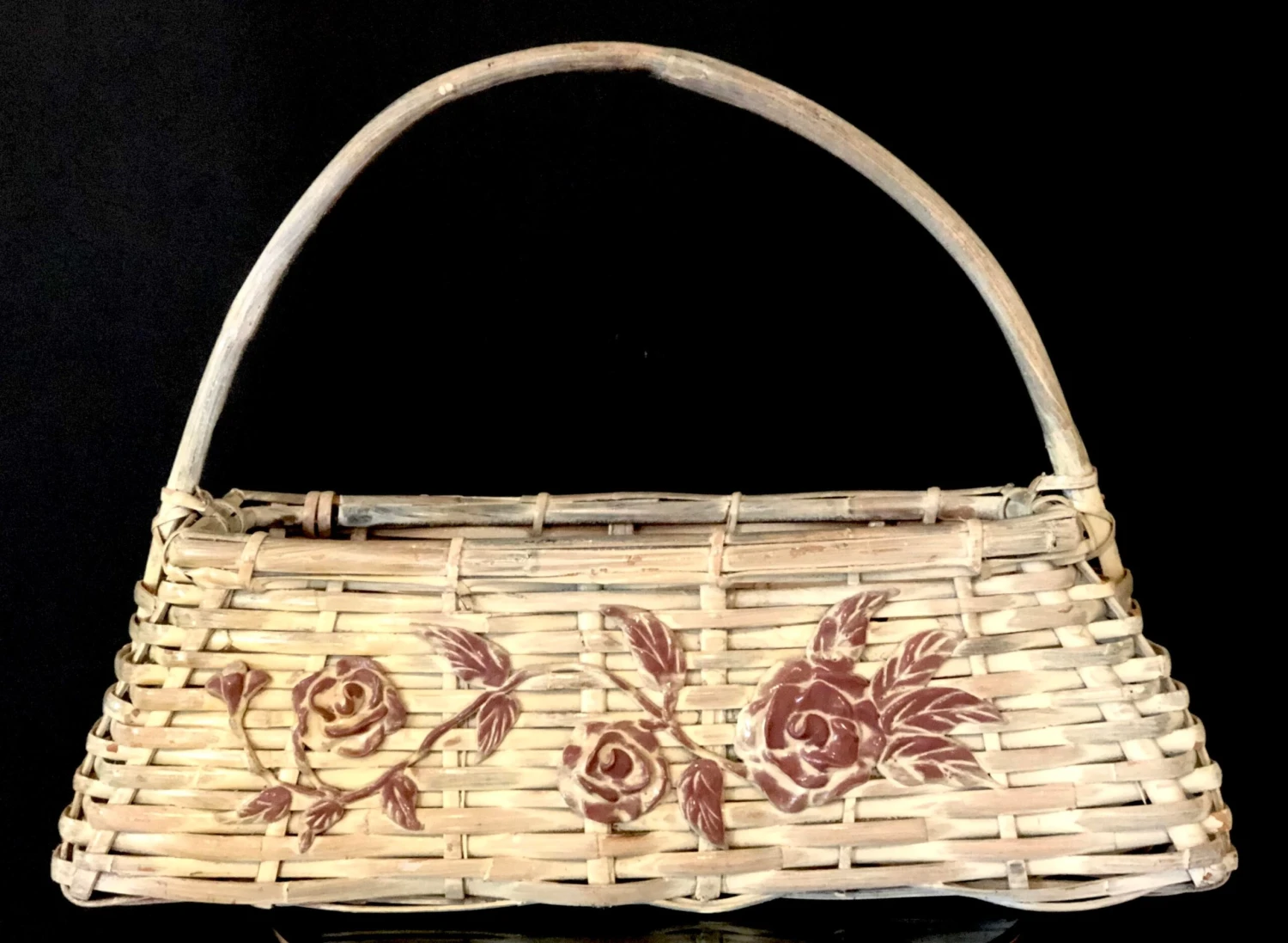 Vintage C1960s Large Whitewashed Graduated Oblong Gathering Basket With Handle And Floral Appliques 4 Vintage C1960s Large Whitewashed Graduated Oblong Gathering Basket With Handle And Floral Appliques - Image 2