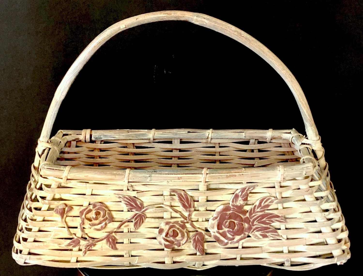 Vintage C1960s Large Whitewashed Graduated Oblong Gathering Basket With Handle And Floral Appliques 6 Vintage C1960s Large Whitewashed Graduated Oblong Gathering Basket With Handle And Floral Appliques - Image 4