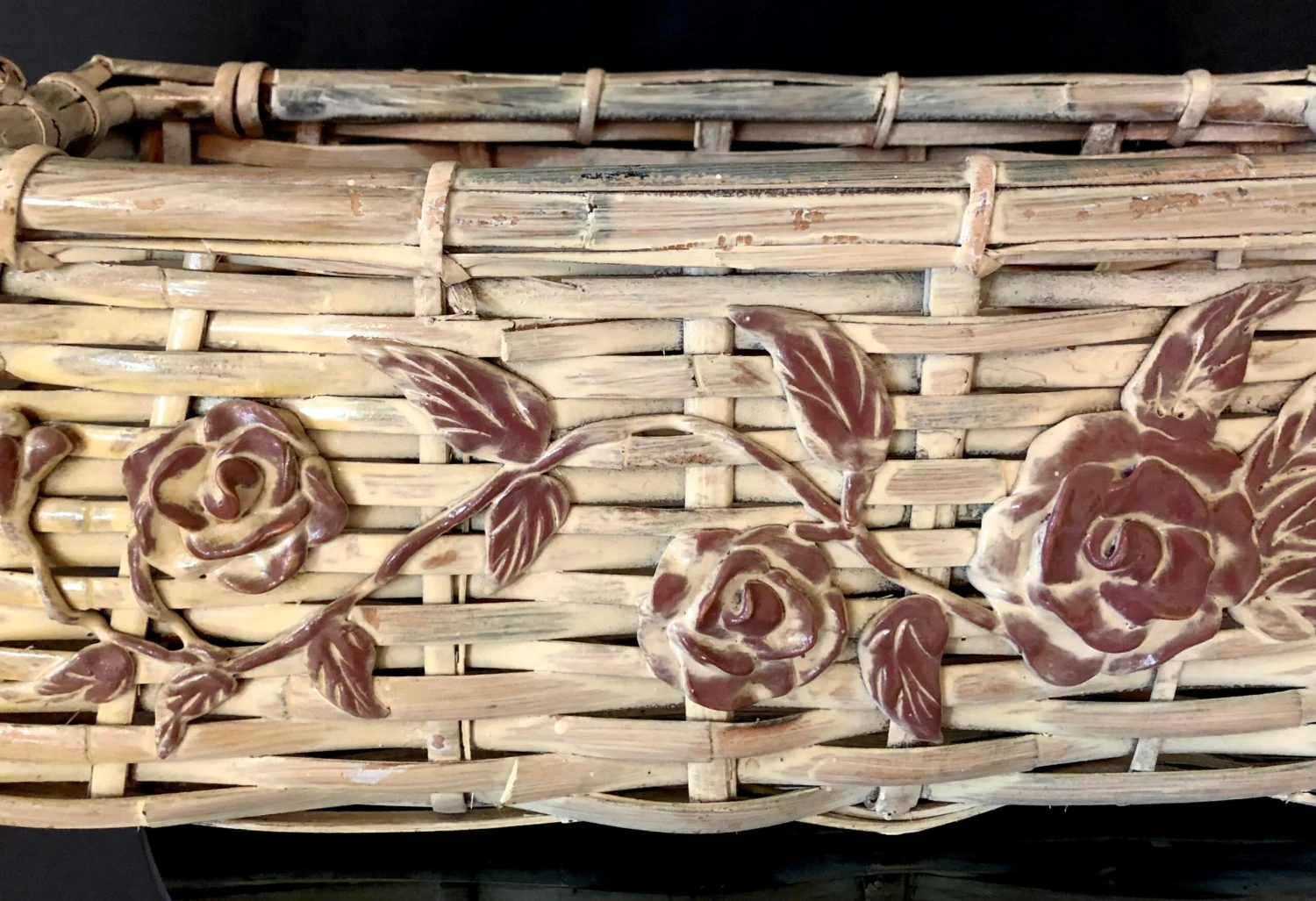 Vintage C1960s Large Whitewashed Graduated Oblong Gathering Basket With Handle And Floral Appliques 5 Vintage C1960s Large Whitewashed Graduated Oblong Gathering Basket With Handle And Floral Appliques - Image 3