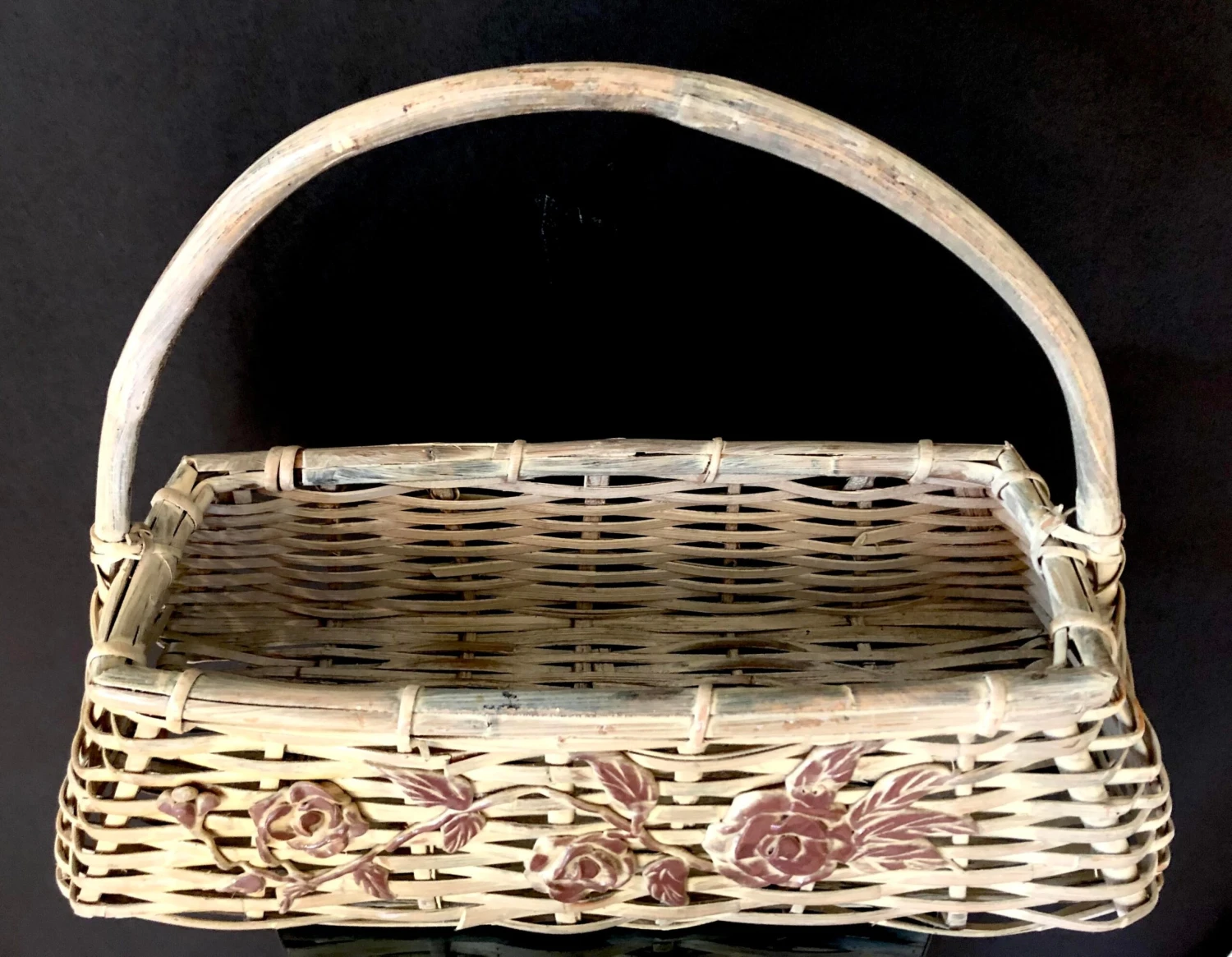 Vintage C1960s Large Whitewashed Graduated Oblong Gathering Basket With Handle And Floral Appliques 7 Vintage C1960s Large Whitewashed Graduated Oblong Gathering Basket With Handle And Floral Appliques - Image 5