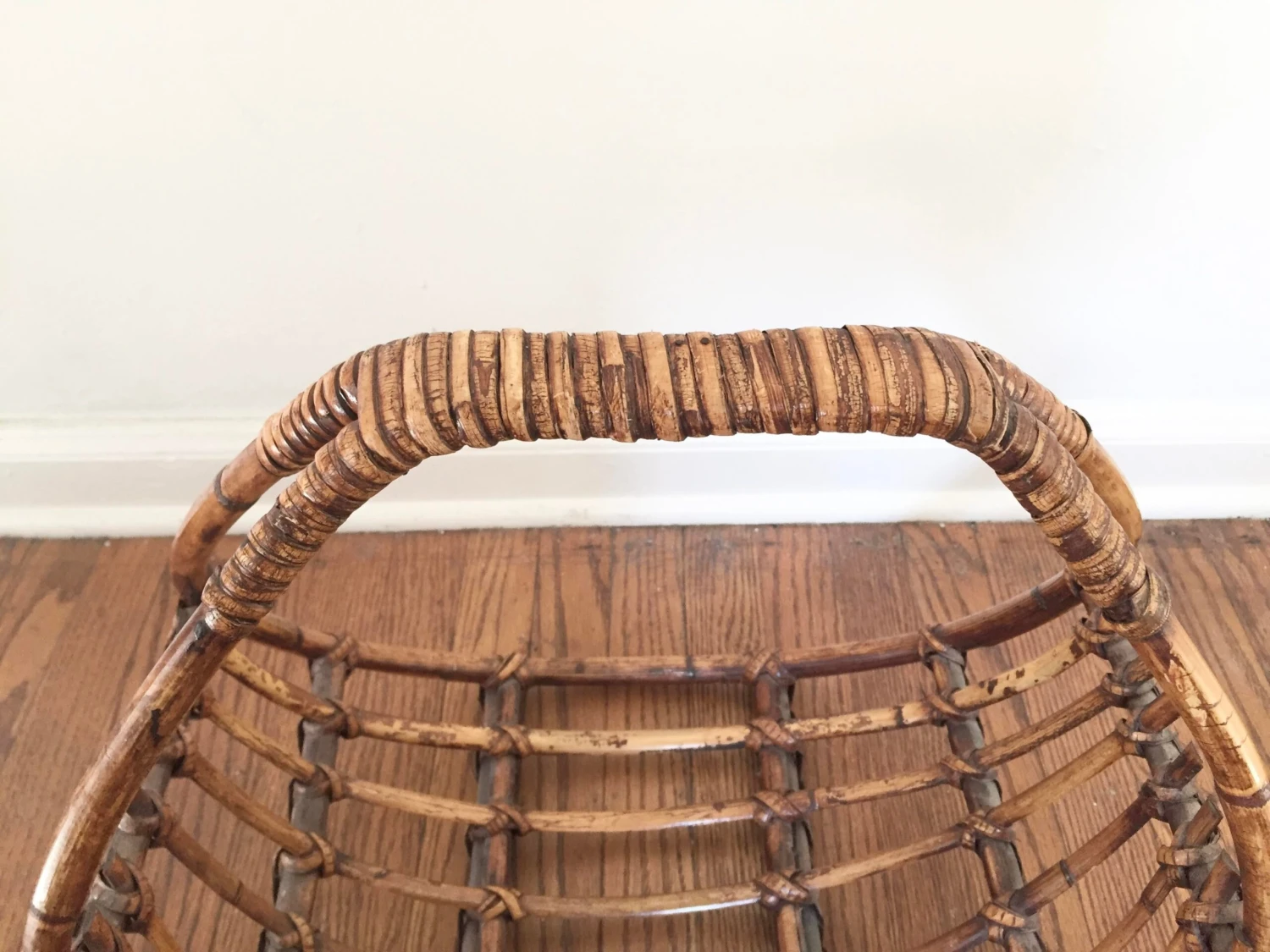 Vintage Chinoiserie Rattan Bamboo Magazine Rack 8 Vintage Chinoiserie Rattan Bamboo Magazine Rack - Image 6